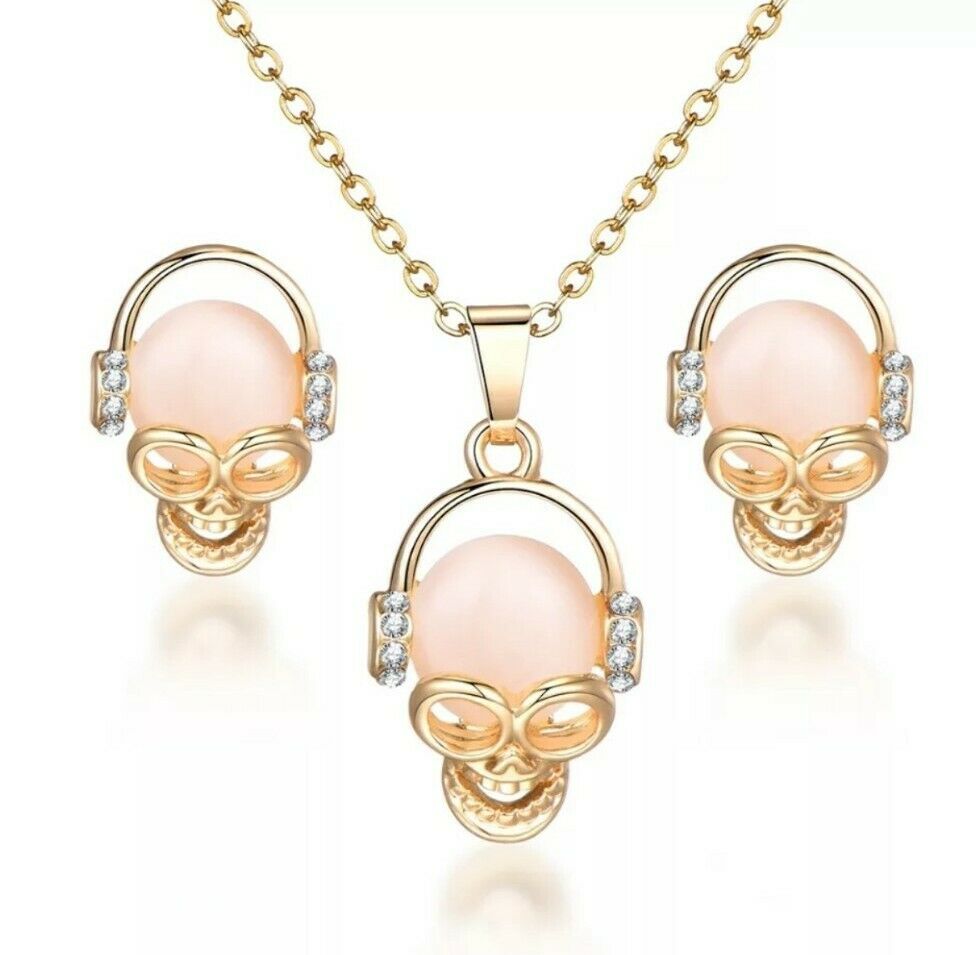 Skull Head Phones Necklace Set